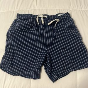 Men’s S . Blue and white stripes shorts.